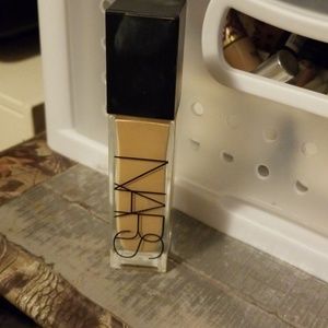 Nars natural wear radiant long wear foundation